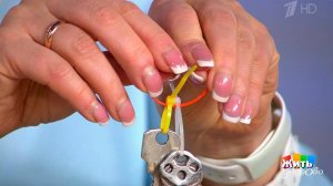 Необычное использование строительных хомутов. Жить здорово! Фрагмент выпуска от 02.03.2017