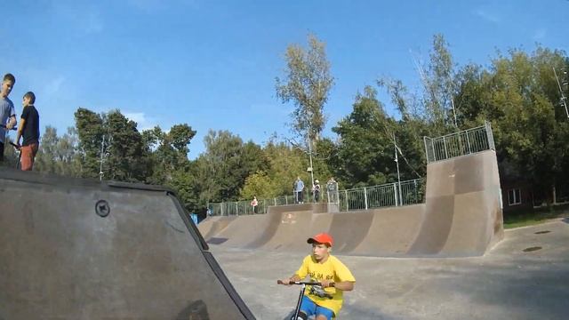 трюки на самокате, скейтпарк Кузьминки - Никита AKA Некиш Scoot 20180902 смотреть онлайн