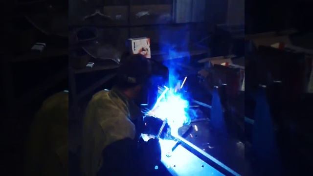 Сварка полуавтомат, микс углекислого газа с агроном, вертикальный шов) смотреть онлайн