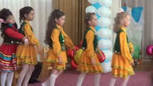 Дети. Башкирский лирический танец 'Семь девушек'