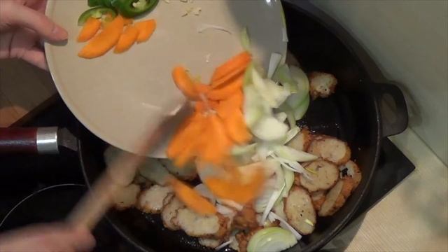 Корейская кухня: Омук поккым (어묵볶음) или рыбный пирог в остром соусе