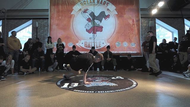БРЕЙК ДАНС ДЕТИ ↔ 11-14 лет ↔ Dragon Yan vs Dragon Ilya ↔ 1'2 ↔ BREAK BARS 4 #breakbars4 #bmvideo смотреть онлайн