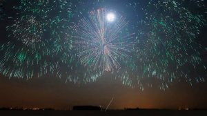 шикарный фейерверк в виде сердца