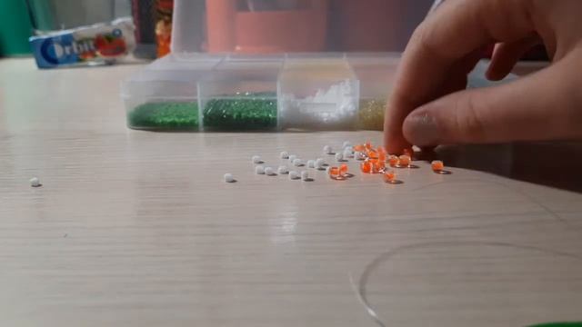 ?Туториал на обычное колечко из бисера с помощью лески 0,3 мм?