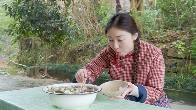 19元買4斤白鰱，小雨做個”酸菜魚“，湯鮮肉嫩，滿滿一大盆吃完，真得勁！ 【市民朱小雨】