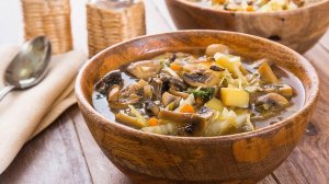 Щи по-монастырски с грибами (видеорецепт)