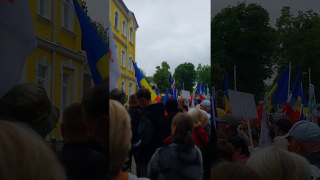 Что происходит третий день возле КС Кишинёв Молдова, результата нет смотреть онлайн