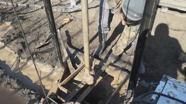 Скважина 19 м.   забился бур