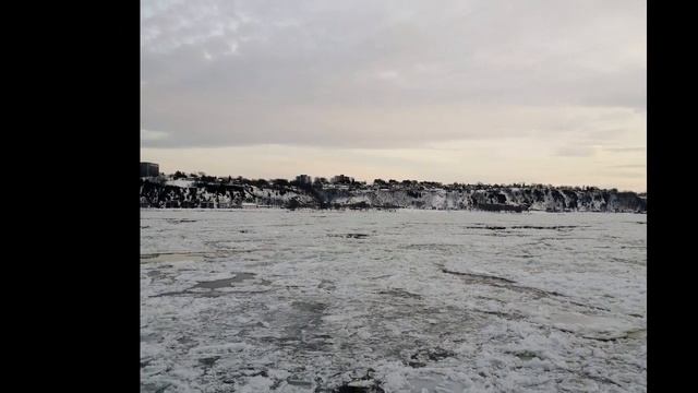 Моряк в развалочку сошел на берег