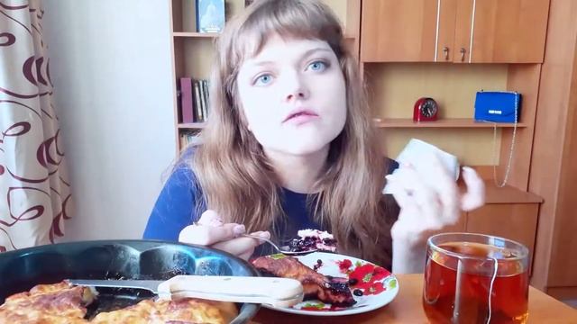 Мукбанг Быстрый Пирог? с Черникой смотреть онлайн