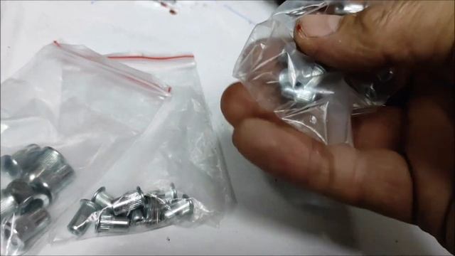 Установка резьбовой заклепки для термопары терморегулятора в коптильную камеру.ЛАЙФХАК ДЛЯ КОПТИЛЬН