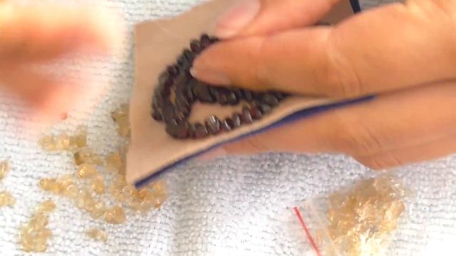Мастер класс брошь лист своими руками.  Вышивка броши бусинами каменной крошки