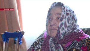 Пенсионерка Раиса Колобкова уже больше 20 лет живет в аварийном доме в поселке Оредеж