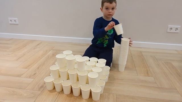 Челлендж. 100 стаканчиков. Испытываем одноразовые стаканчики на прочность смотреть онлайн