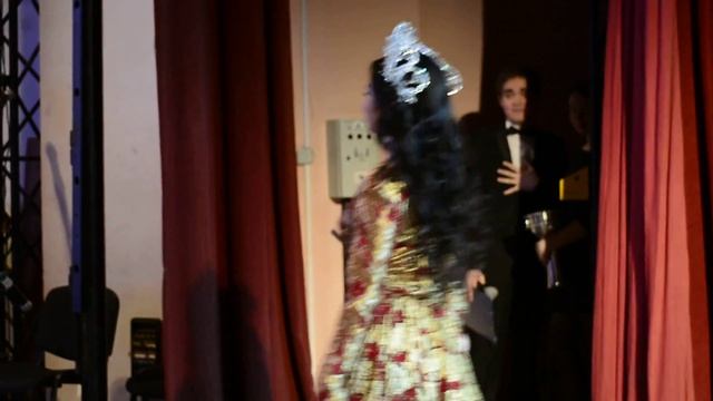 Дефиле в платьях от Рианны Джабраиловой и коронах от Zlata смотреть онлайн