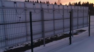 Забор из солнечных панелей