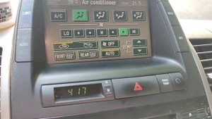 Toyota Prius: Почему горит этот знак сразу после включения авто?