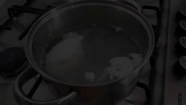Легко сварить яйцо пашот без уксуса, без пакета если знаешь ЭТО / Варим ЯЙЦО ПАШОТ с помощью ФИЗИКИ
