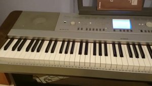 Piano Yamaha DGX 640W Málaga