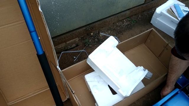 Распаковка подкатного, низкопрофильного домкрата на три тонны.