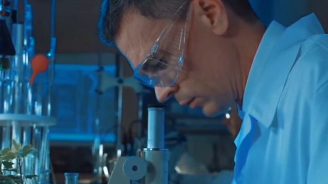 ЧТО СКРЫВАЕТ "МАШИНА В УРАГАН? И КАК ЕЁ НЕ ЗАДЕЛО? смотреть онлайн