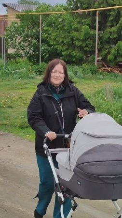 С внуком гуляю