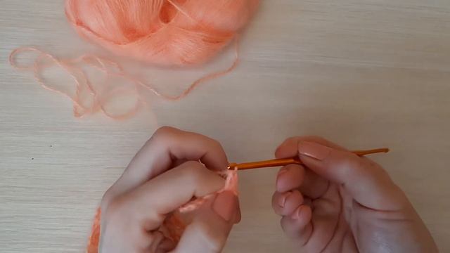 ВЯЖЕМ ПОДАРОК К 8 МАРТА СВОИМИ РУКАМИ - КРАСИВАЯ БРОШЬ.