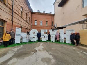 В Якутске установлен арт-объект “ҺӨҔҮҤ”, посвященный якутской письменности