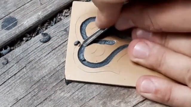 Тиснение кожи с нуля. Режу клише вручную.