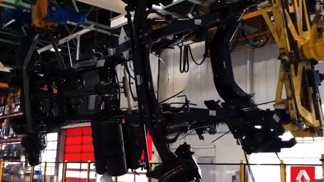 Renault Trucks-Assembly смотреть онлайн