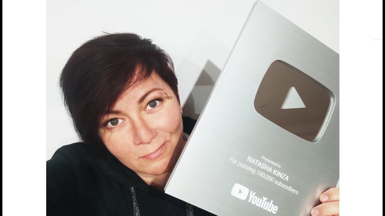 РАСПАКОВКА НАГРАДЫ "СЕРЕБРЯННАЯ КНОПКА ЮТУБ" СПАСИБО!!! смотреть онлайн