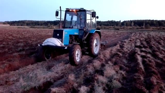 Тяжелая вспашка Почвы После Ремонта Двигателя Д240 Трактора Мтз 82 смотреть онлайн