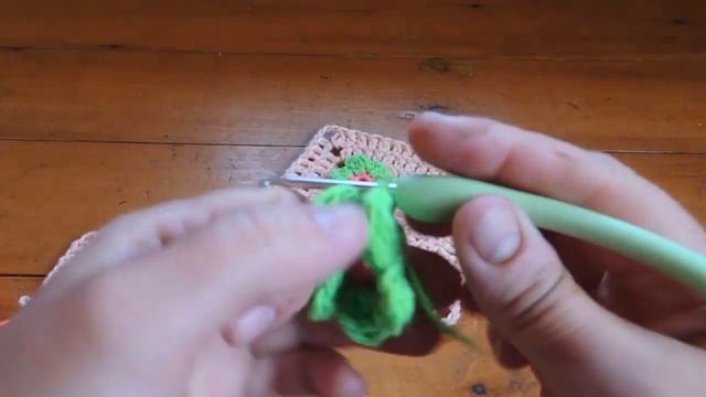 Вяжем из остатков пряжи. Прихватка, мотив для пледа или еще что-то.