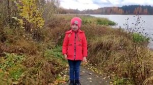 Олеся Карандаева ученица 1 А класса читает стихотворение Н.А.Некрасова "Славная осень"