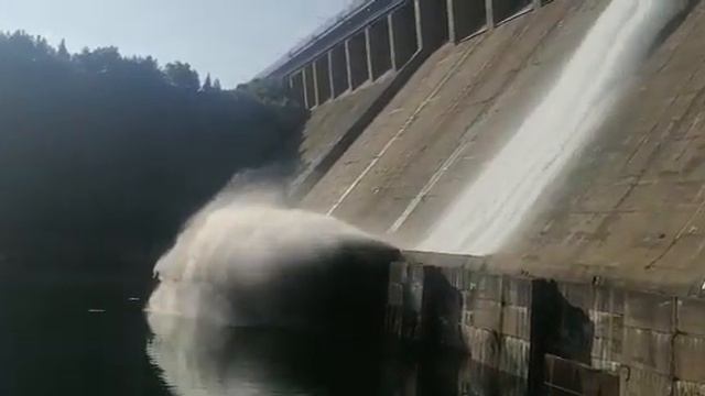 Сброс воды Братская ГЭС 2021 смотреть онлайн