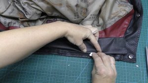 Замена верхнего воротника на куртке из искусственной  кожи.