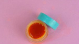 ПОМАДА СВОИМИ РУКАМИ|КАК СДЕЛАТЬ НЕОБЫЧНУЮ ПОМАДУ ИЗ СКИТЛС И КАПКЕЙК В ДОМАШНИХ УСЛОВИЯХ