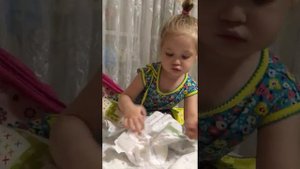 МЕНЯЕМ ПОДГУЗНИК. ДОЧКИ МАТЕРИ. СОВСЕМ КАК МАМА)