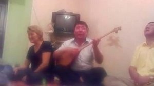 классная игра на домбре
