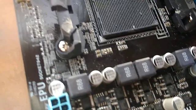 Как вставить процессор в материнскую плату смотреть онлайн