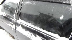 Почему замерзает лобовое стекло. Причина найдена