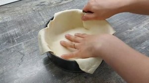 Пирог с мясом из бездрожжевого слоеного теста.