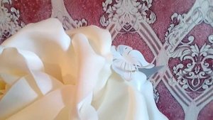 Светильник роза с бутонами из изолона.