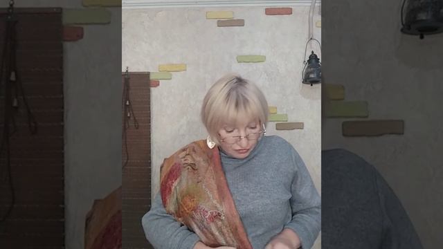 валяный палантин на шелке ручной работы