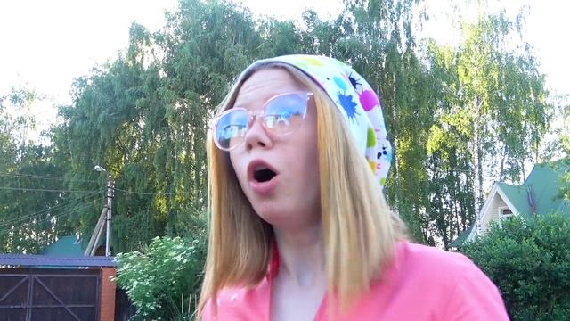 Дети играют в доктора и проводят тимбилдинг в больнице смотреть онлайн