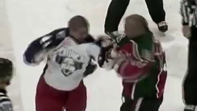 Hockeyfighters.cz Jon 'Nasty' Mirasty vs Jeremy Yablonski 121908.wmv смотреть онлайн