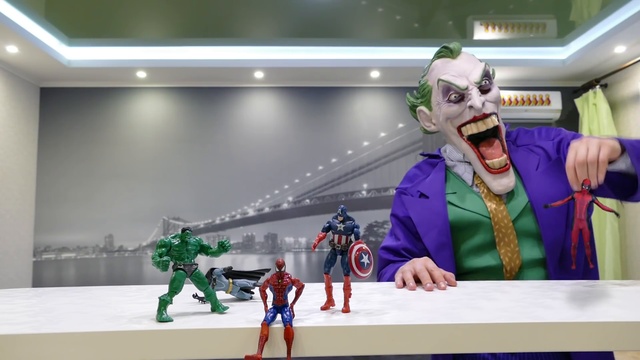 Дедпул против Джокера!!! супергерои играюс с марвел игрушками-супергероями!!! смотреть онлайн
