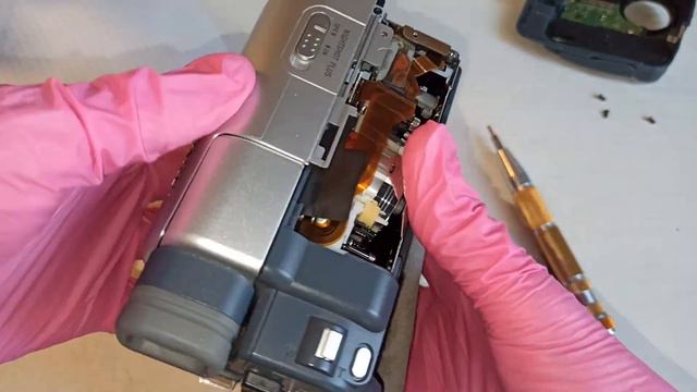 вскрытие камеры Sony DCR-TRV255E как добраться до матрицы Видоискателя ICX223CKA 💫 @PlusDevice смотреть онлайн