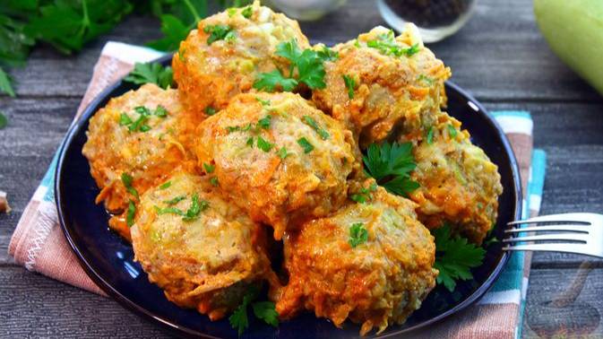 Ёжики с секретом. 
ТЕФТЕЛИ ИЗ ФАРША С РИСОМ И КАБАЧКОМ