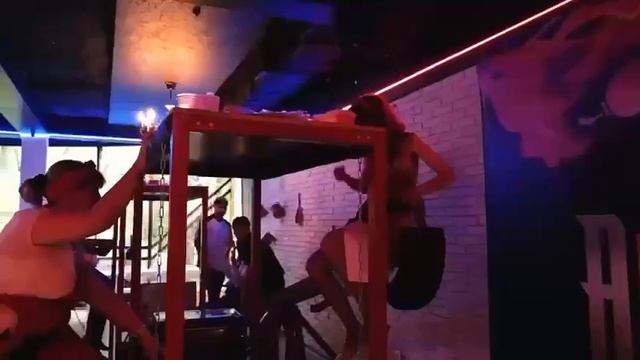 Квест для взрослой компании смотреть онлайн